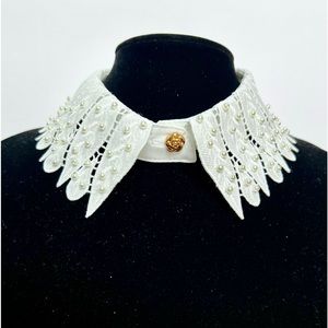 Beautiful Lace and Faux Pearl Collar Necklace